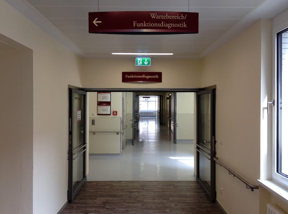 Juedisches Krankenhaus Wegeleitsystem Deckenschild Interior Kliniken