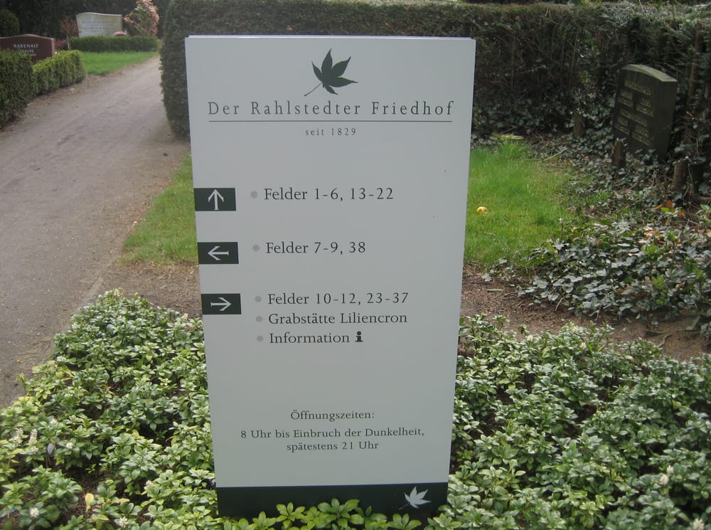 Friedhof Rahlstedt Monolith Leitsystem Exterior