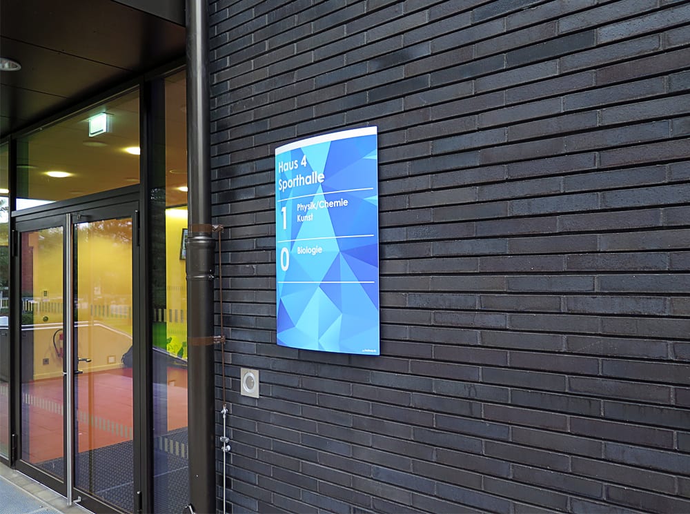 Stadtteilschule Bramfeld Aussenbeschilderung Exterior Wandschild Wegeleitsystem