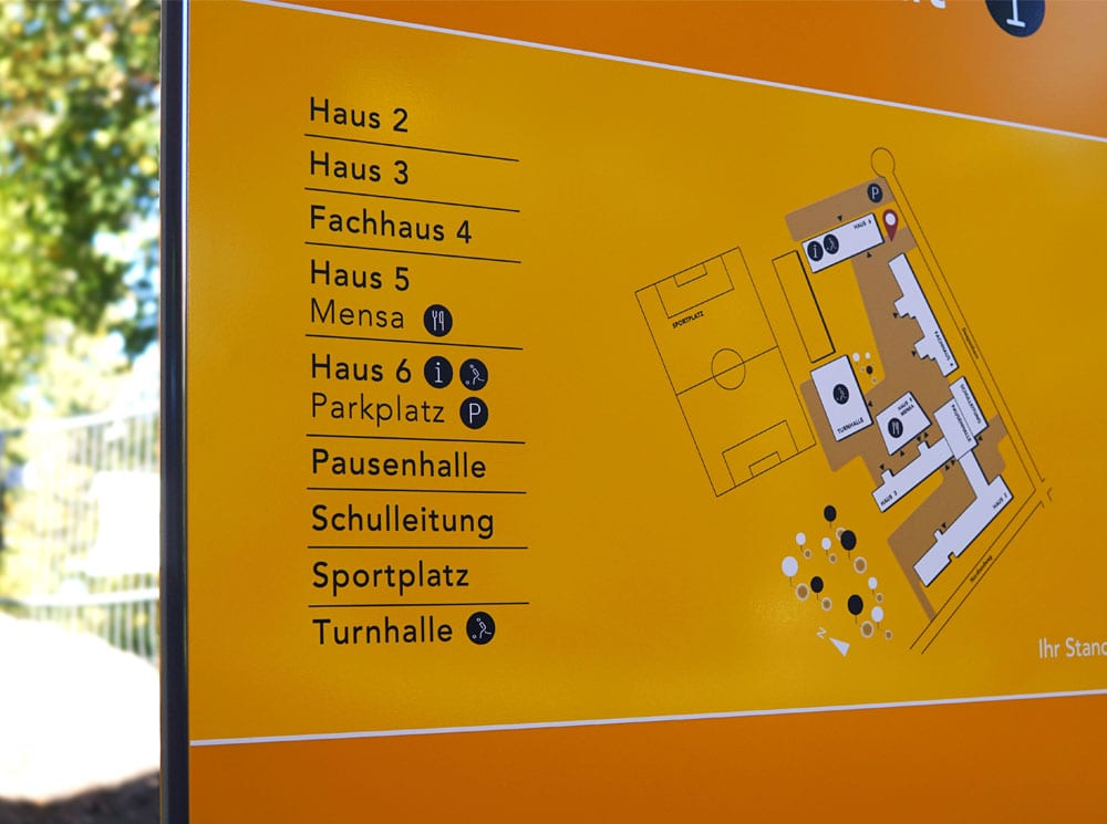 Stadtteilschule Bramfeld Aussenbeschilderung Exterior Wandschild Wegeleitsystem