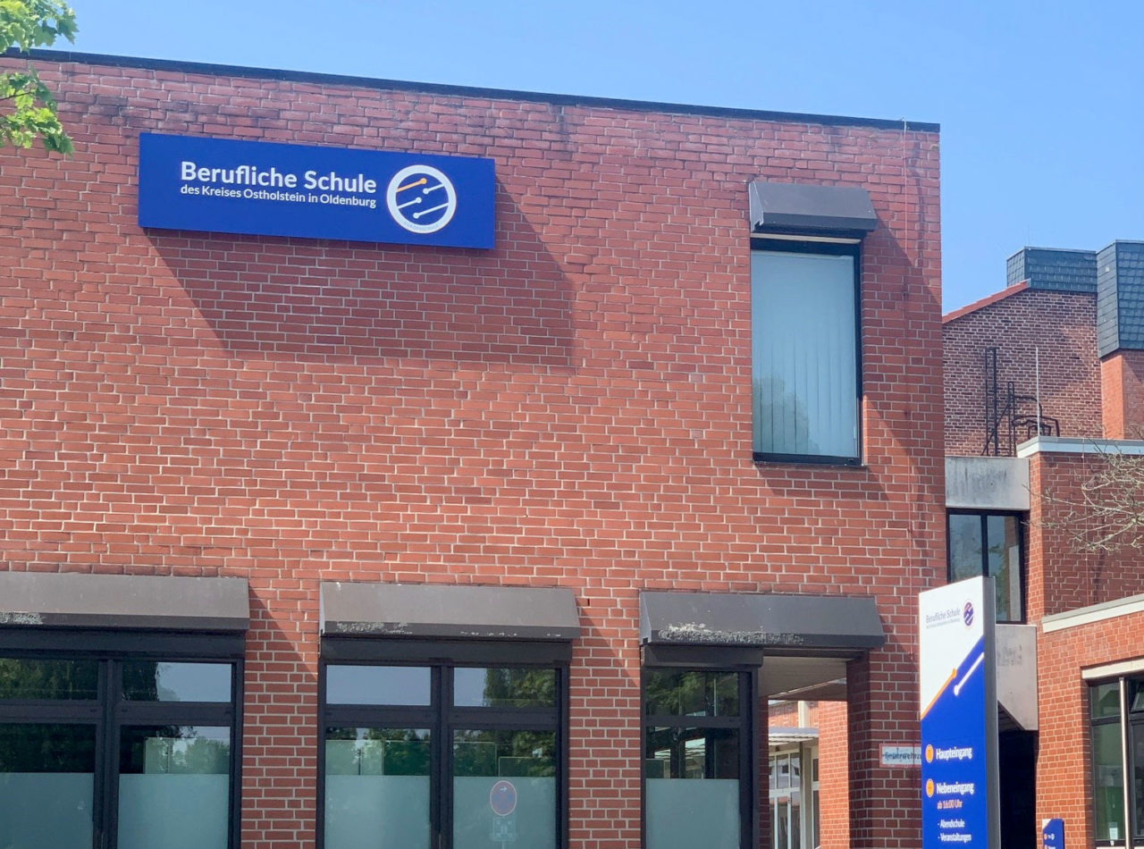 Außenleitsystem der BBS Oldenburg Berufliche Schule des Kreises Ostholstein Leadway