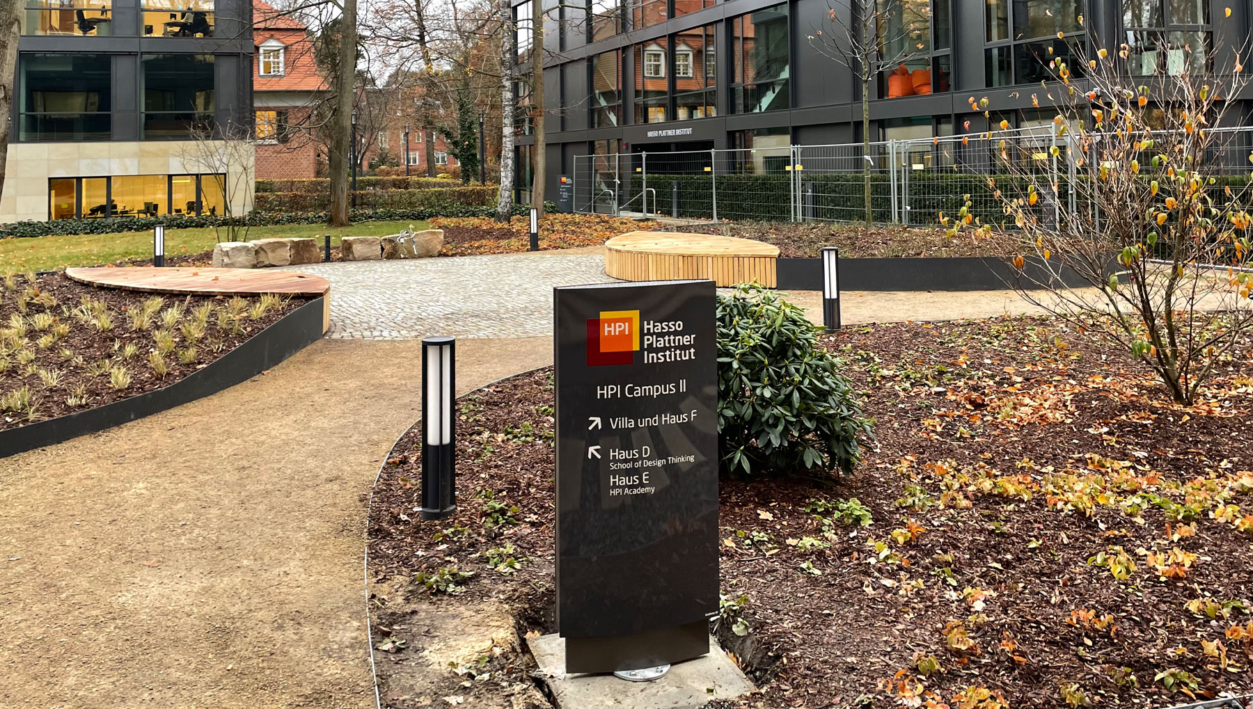 Stadtteilschule Bramfeld Aussenbeschilderung Exterior Wandschild Wegeleitsystem