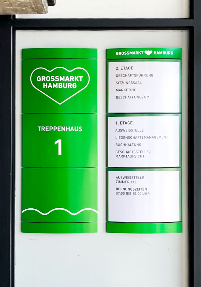 Großmarkt-Hamburg-Hauptwegweiser-Innenleitsystem-Nachher Stadtteilschule Bramfeld Aussenbeschilderung Exterior Wandschild Wegeleitsystem