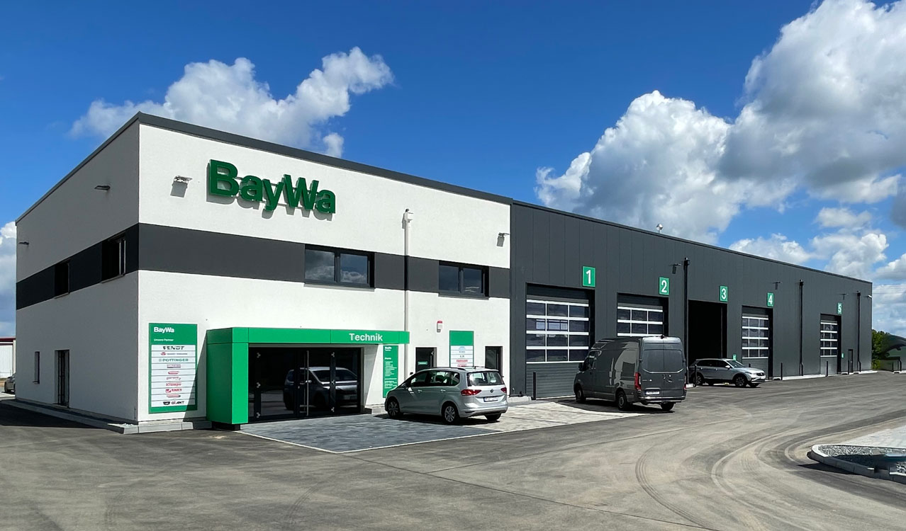 BayWa-Technik-Neuensalz-Standortgestaltung-Außenbeschilderung