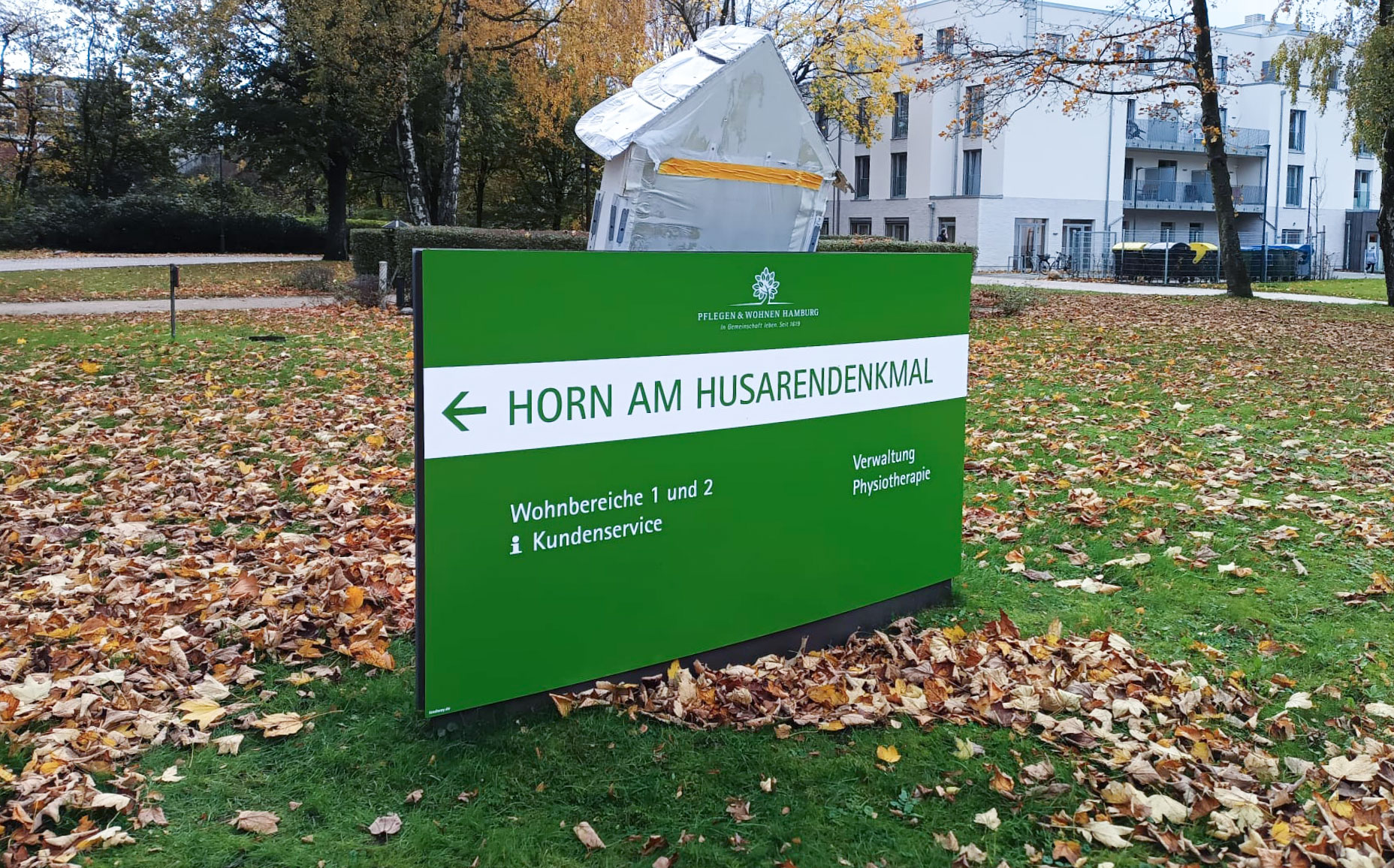 PundP-Wichtigkeit-einer-Außenmonolith Marienkrankenhaus Monolith Leitsystem Exterior Kliniken