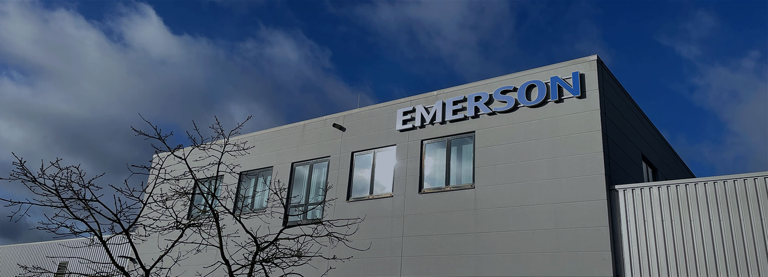 Emerson-Leuchtwerbung-und-Leitsystem