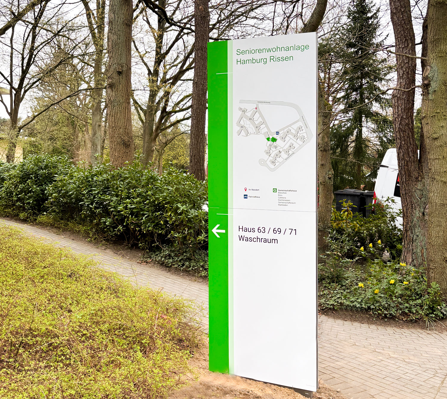 Pro-Stiftung-Hamburg-Monolith-mit-Lageplan-Modulex-Messenger
