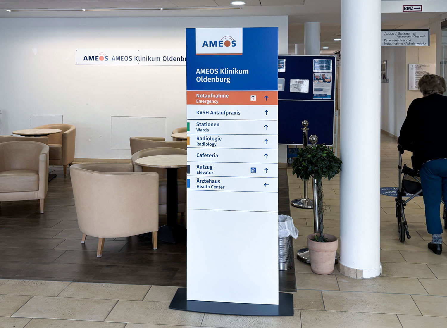 AMEOS-Klinikum-Oldenburg-Notaufnahme-Monolith-Innenbereich