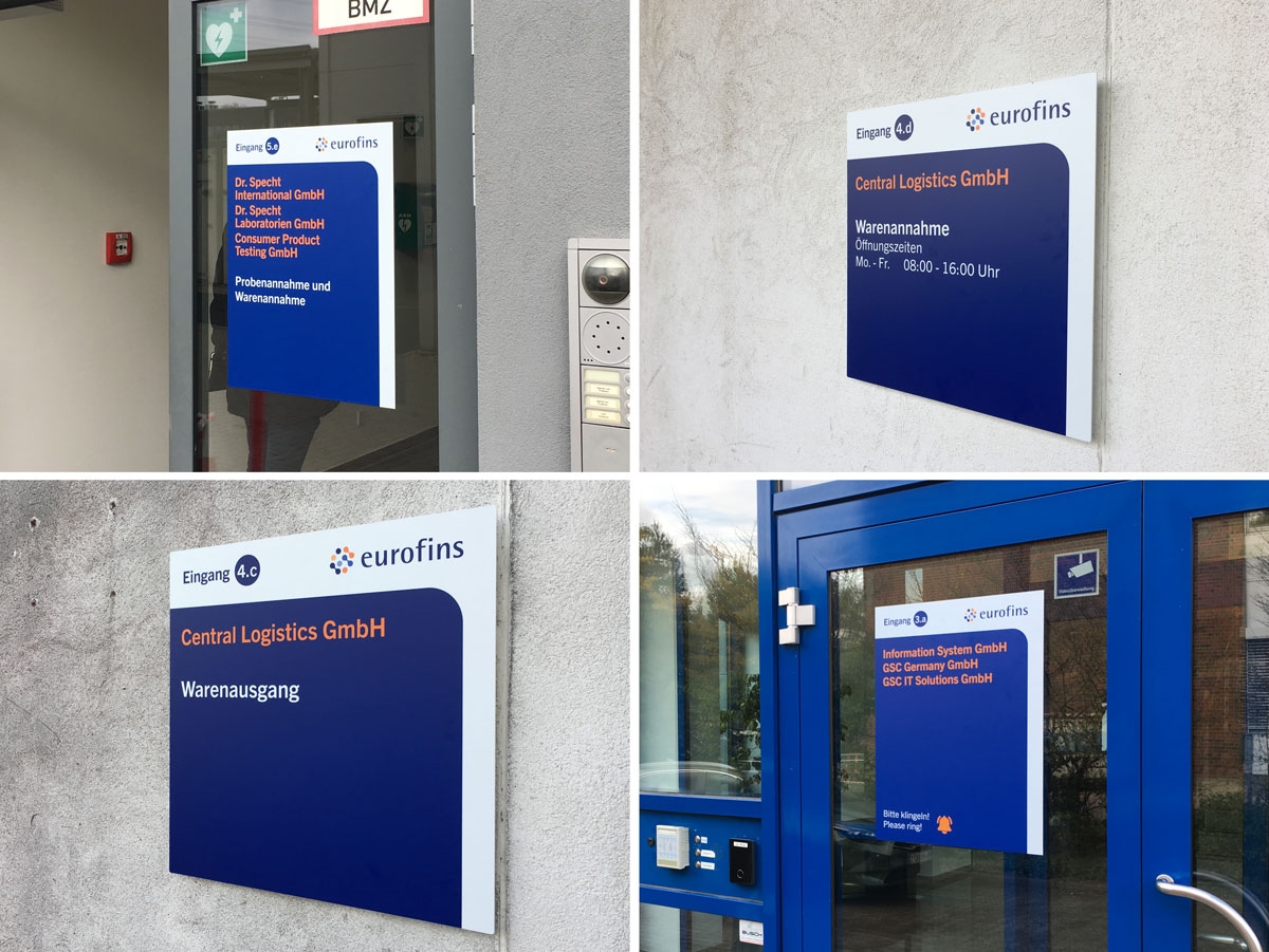 Taktile Handlaufschilder, die auf dem Treppengelände angebracht sind