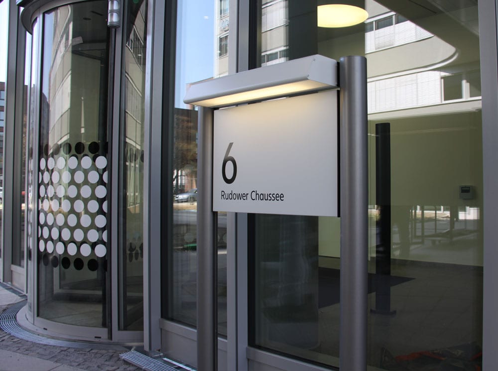 Versicherungskonzern Berlin-Außenmonolith-Modulex Versicherungskonzern Berlin Außenmonolith Modulex