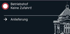 Wegweiser 11, Rückseite: Pfeil ⛔ Betriebshof – Keine Zufahrt!; Pfeil → Anlieferung